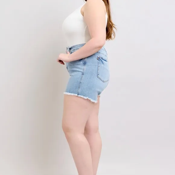 🆕 Judy Blue HW Tummy Control Light Destroy &amp; Fray Hem Shorts
