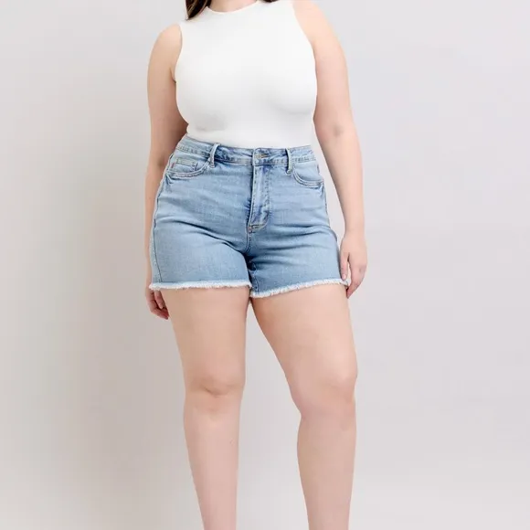 🆕 Judy Blue HW Tummy Control Light Destroy &amp; Fray Hem Shorts