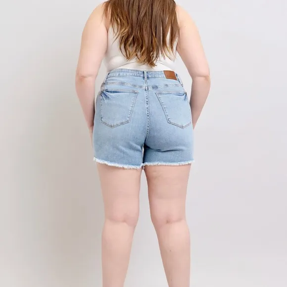 🆕 Judy Blue HW Tummy Control Light Destroy &amp; Fray Hem Shorts