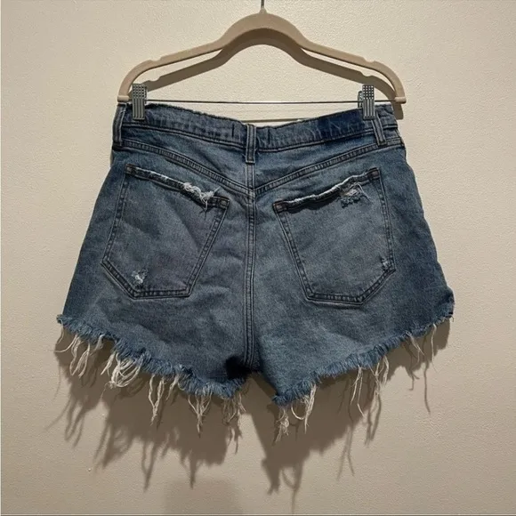 Abercrombie &amp; Fitch  Curve Love High Rise Mom Shorts in Light Medium Size 31