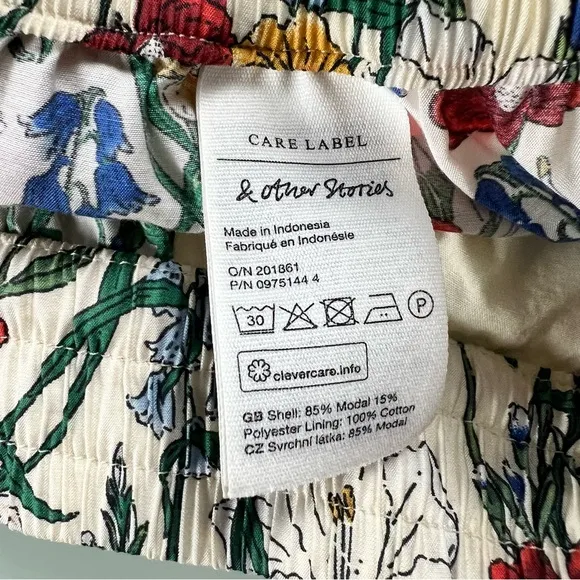 &amp; Other Stories Floral Printed Shorts Size Small