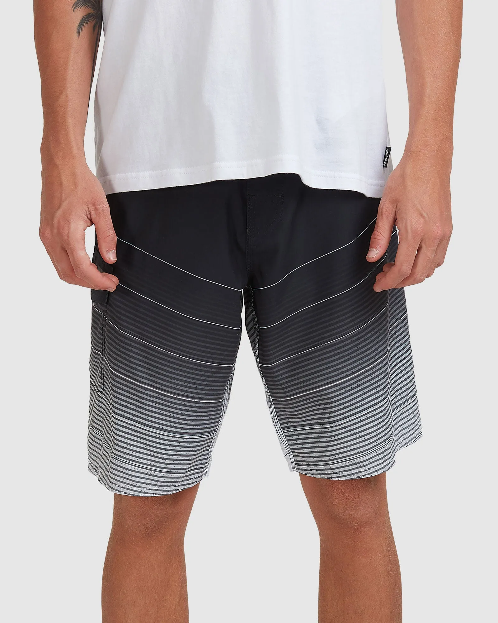 BILLABONG MENS VOLTURA OG STEALTH BOARDSHORT