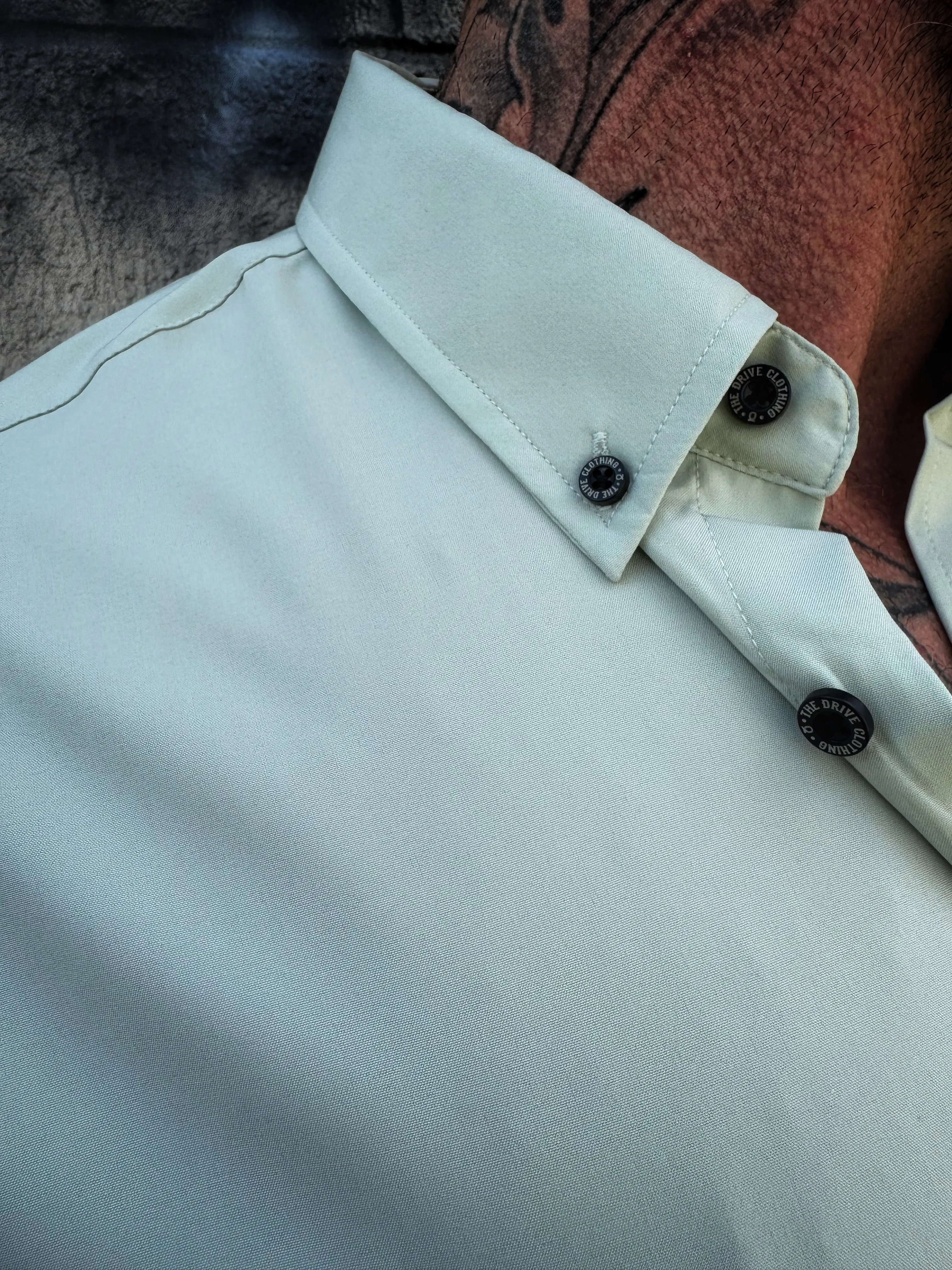 ESSENTIAL SEAFOAM BUTTON UP