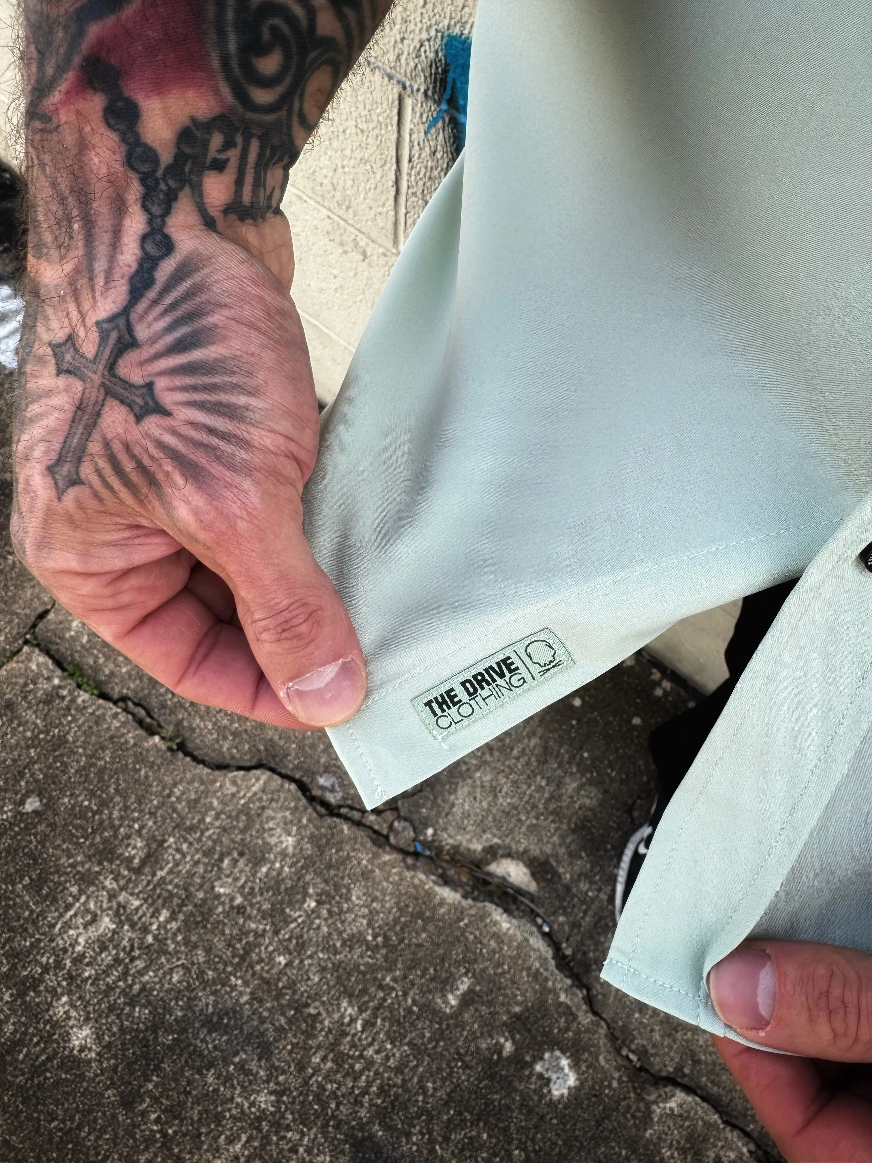 ESSENTIAL SEAFOAM BUTTON UP