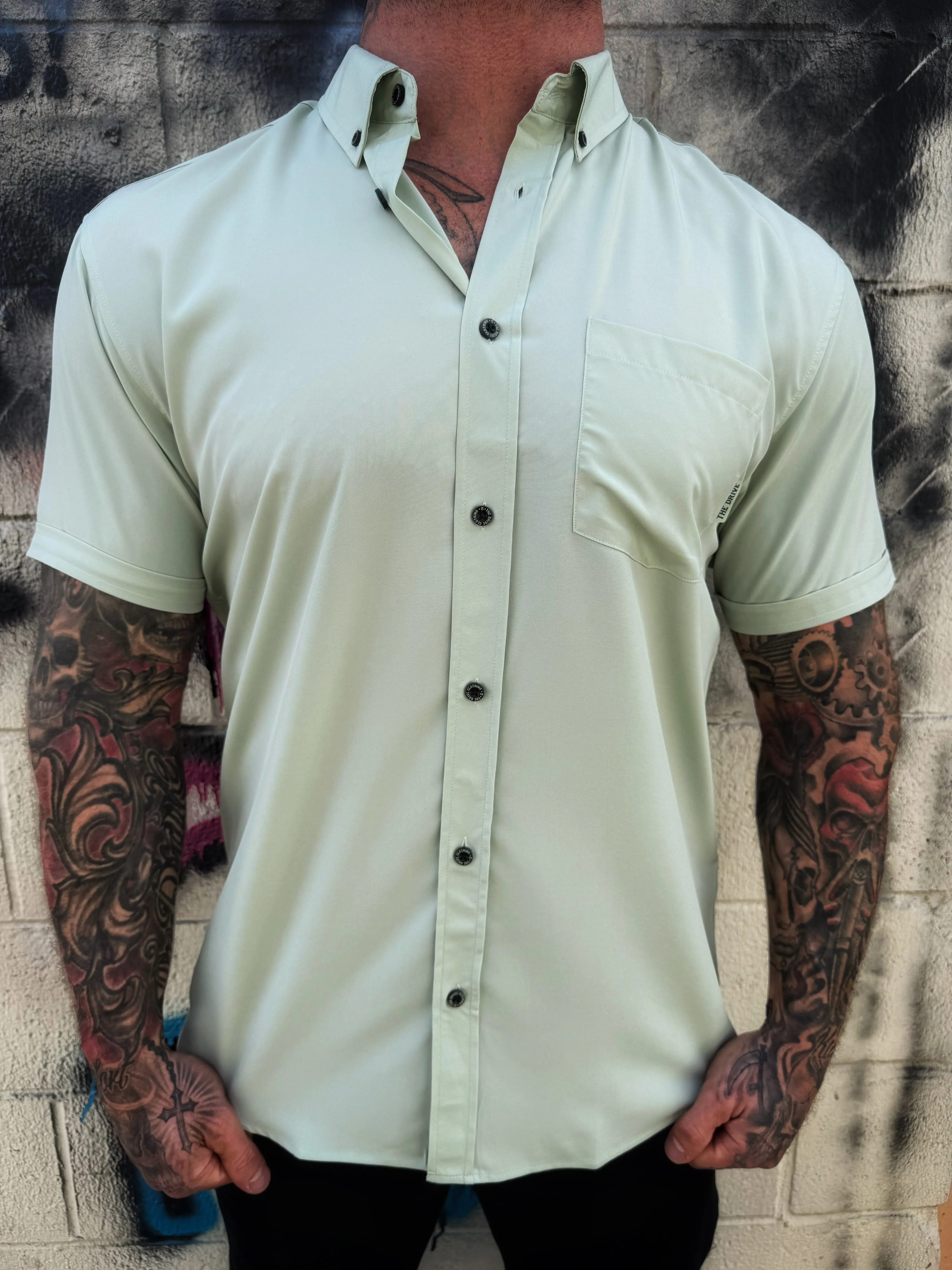 ESSENTIAL SEAFOAM BUTTON UP