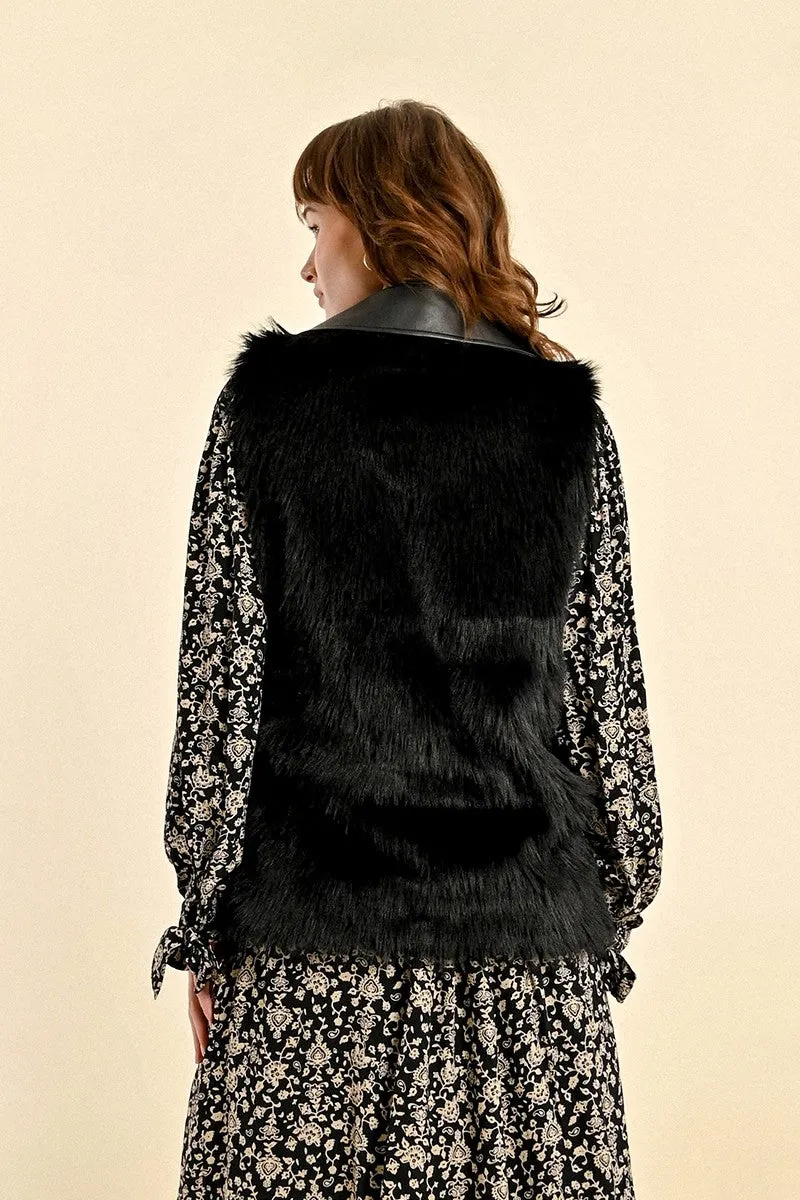 FAUX FUR SLEEVELESS JACKET