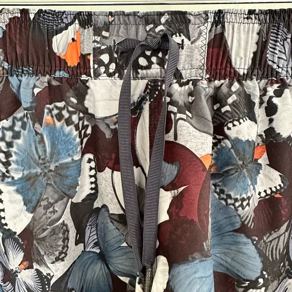 Lululemon Athletica Go The Distance butterfly shorts sz: 6