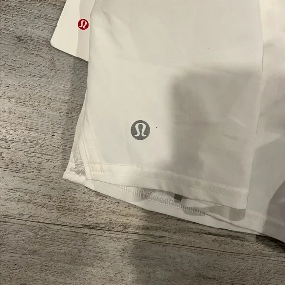 Lululemon Lightweight Relaxed Shorts 3’ Long Liner Shorts Size 0 NWT