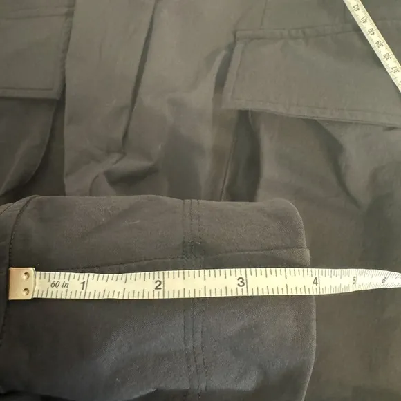 Lululemon Relaxed-Fit Super-High-Rise Cargo Short 4&quot; Black size 6