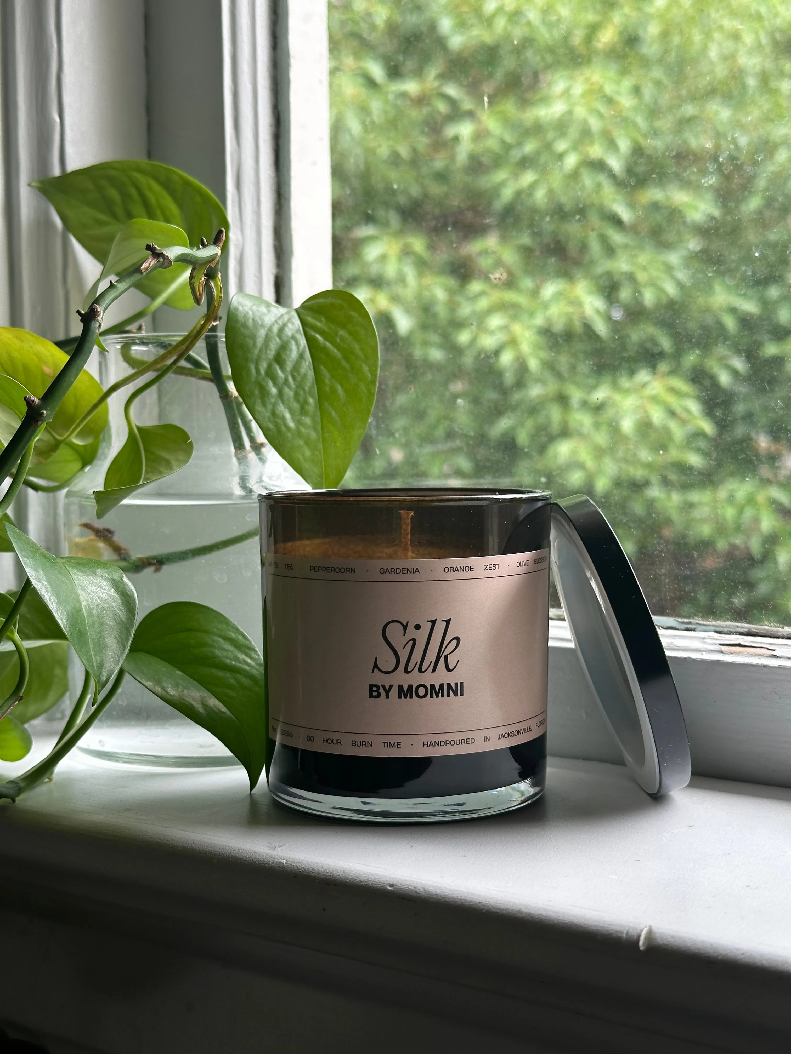 Momni Silk Candle