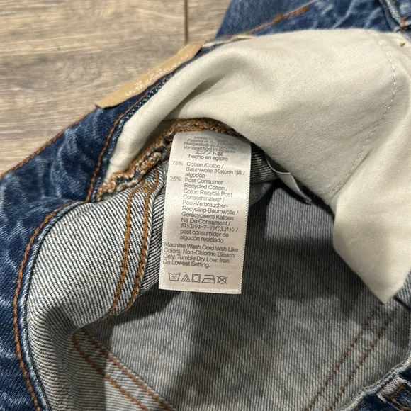 NEW • Madewell • Women’s Relaxed Denim Jean Shorts Medium Blue Raw Hem 29