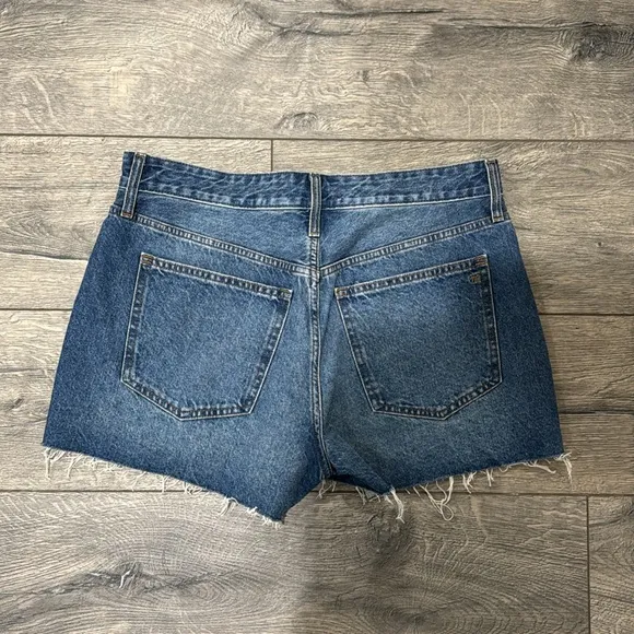 NEW • Madewell • Women’s Relaxed Denim Jean Shorts Medium Blue Raw Hem 29