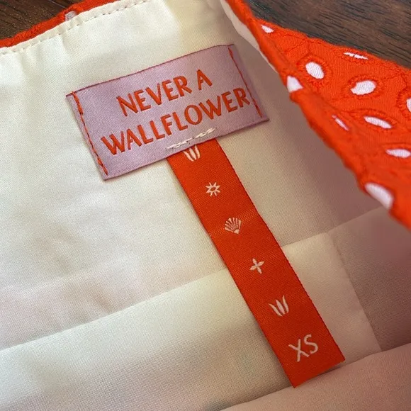NWOT Never A Wallflower Amy Orange Eyelet 2 Pocket Shorts XS