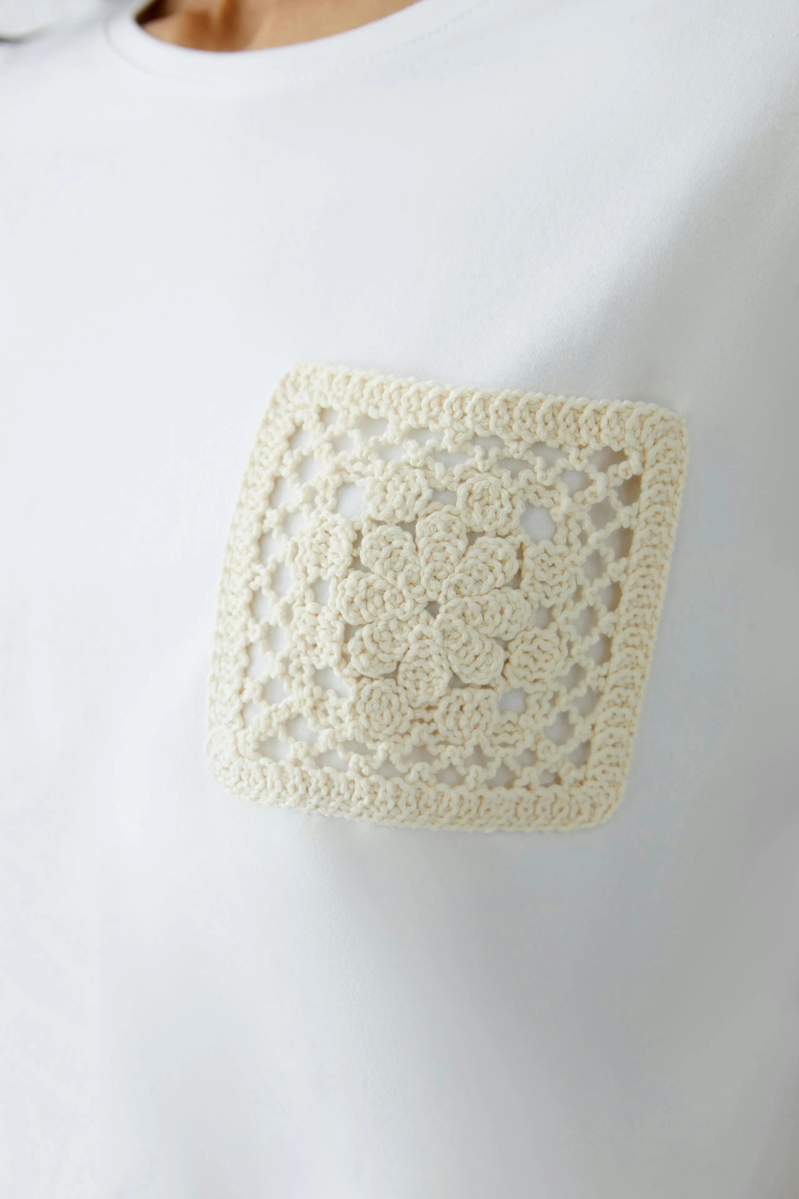 Oui T-shirt with Crochet Pocket