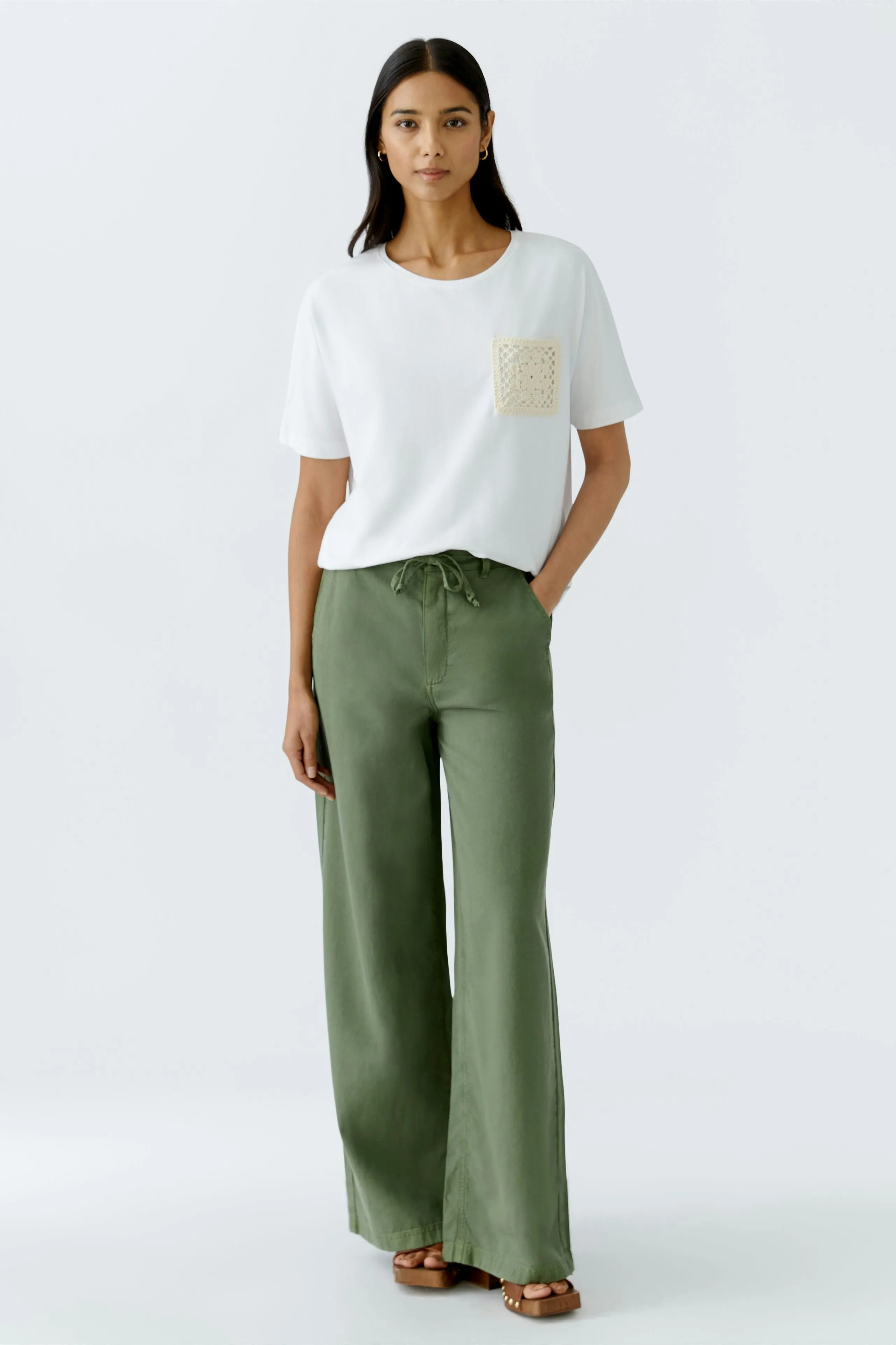 Oui T-shirt with Crochet Pocket