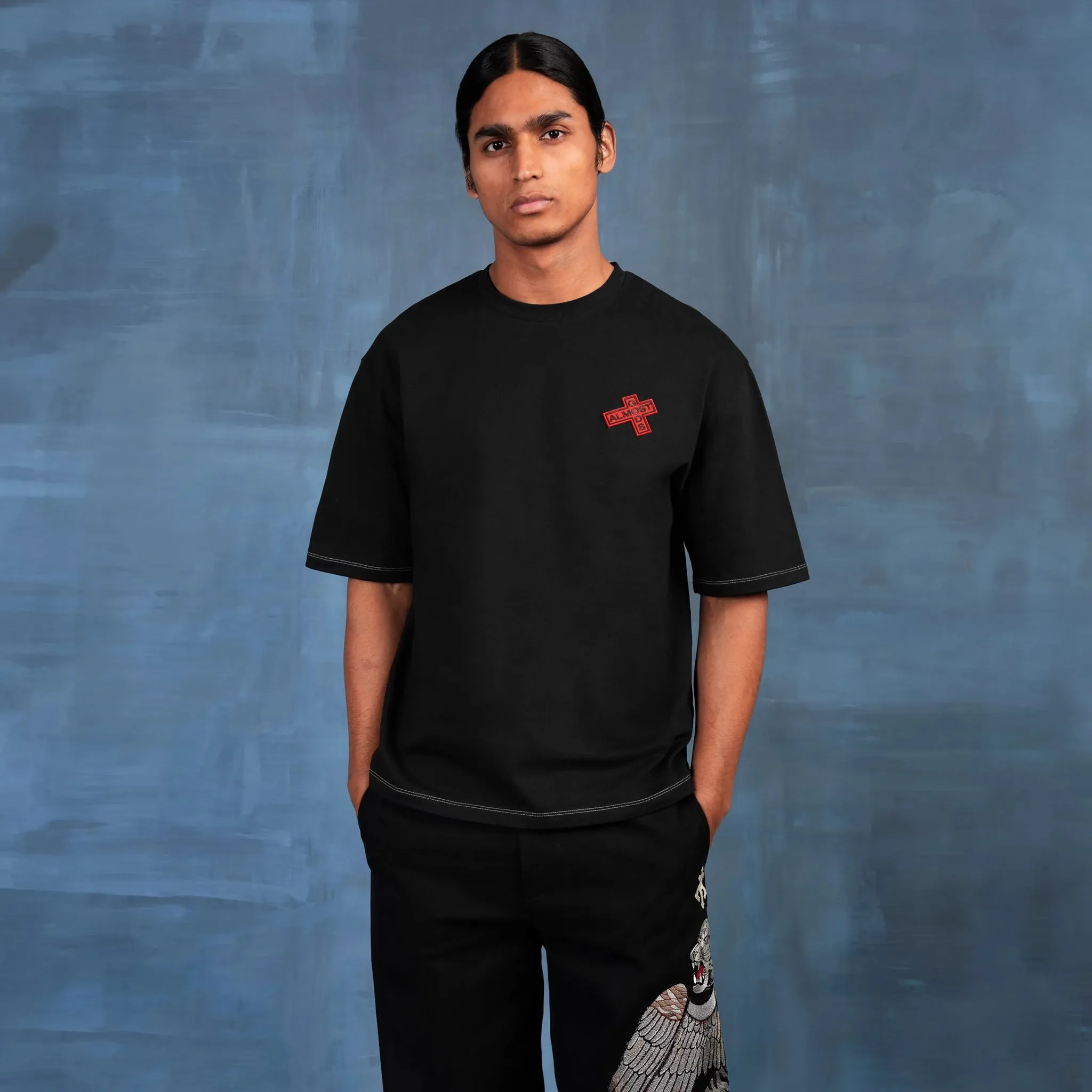 PIGMENT DYED RUBBER CROSS LOGO TEE