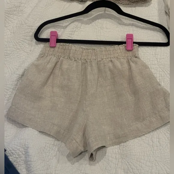 Reformation Mila Linen Short Oatmeal. Lightweight Elastic waistband &amp; pockets.