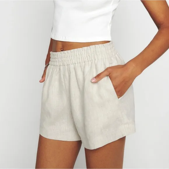 Reformation Mila Linen Short Oatmeal. Lightweight Elastic waistband &amp; pockets.