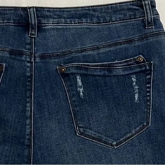 Relaxed Fit High Rise Medium Wash Denim Shorts