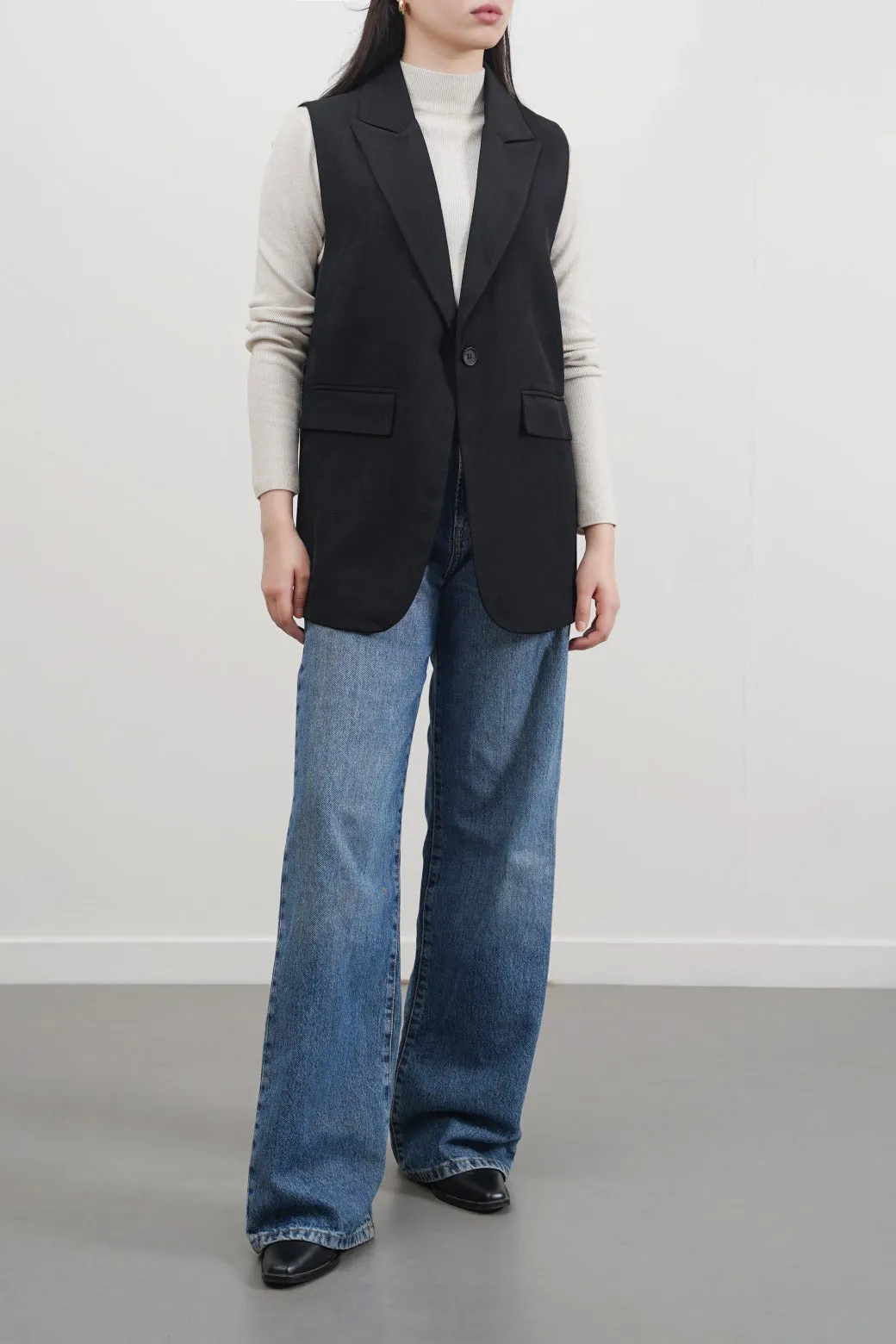 SLEEVELESS BLAZER