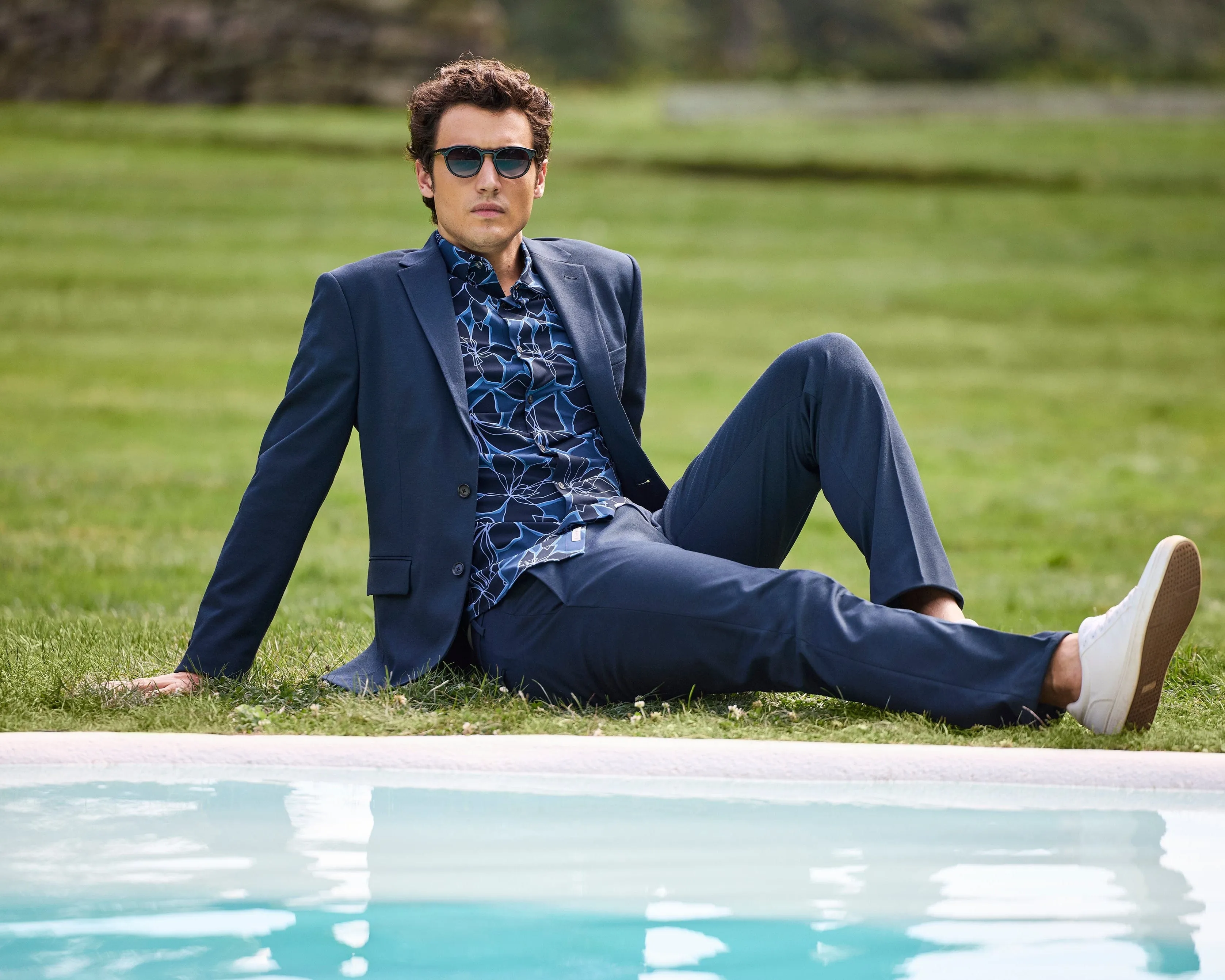 Slim Fit Navy Louis Suit
