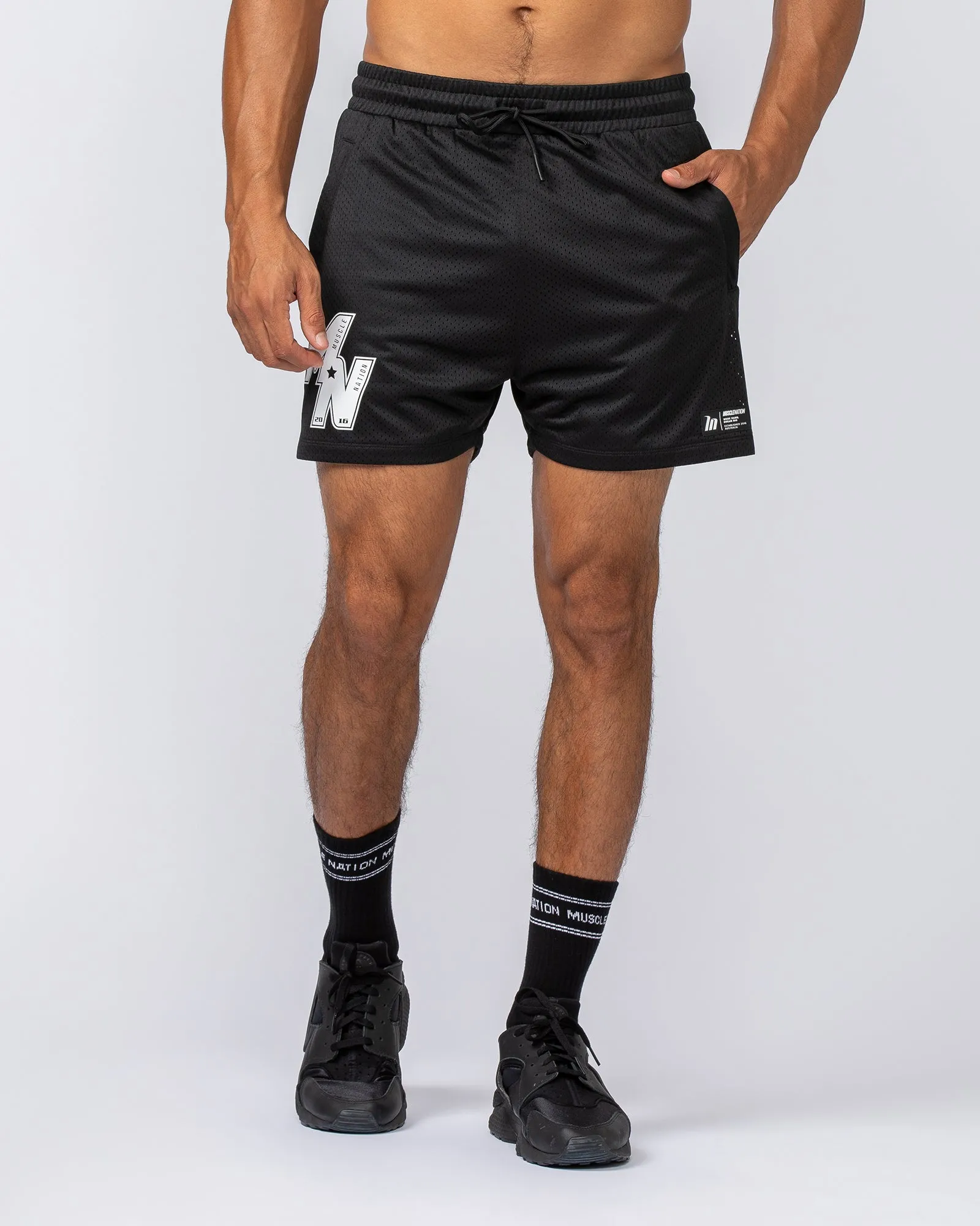 Throwback Lay Up 3.5" Shorts - Black