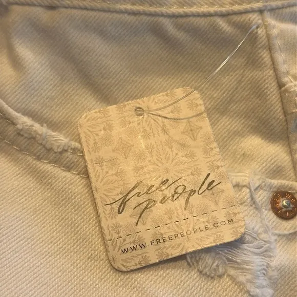 We the Free 100% Cotton NWT White Denim Shorts Trendy Fresh Summer Casual S/28W