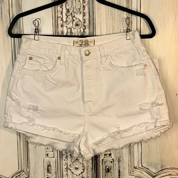 We the Free 100% Cotton NWT White Denim Shorts Trendy Fresh Summer Casual S/28W