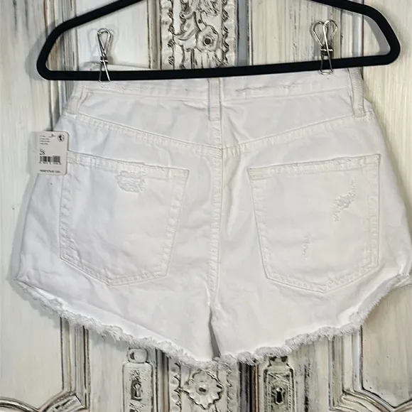 We the Free 100% Cotton NWT White Denim Shorts Trendy Fresh Summer Casual S/28W