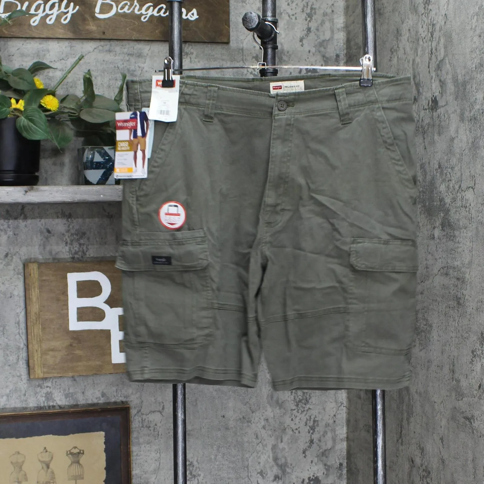 Wrangler Men's Relaxed Fit Cargo Shorts with Stretch 84041132